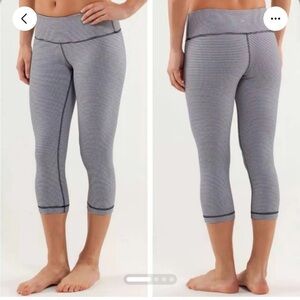 Lululemon Navy Blue White Gingham Luon Wunder Under Crop Legging Size 6